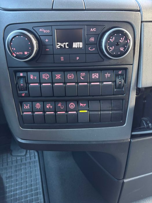 MAN 18680 V8    222000 km