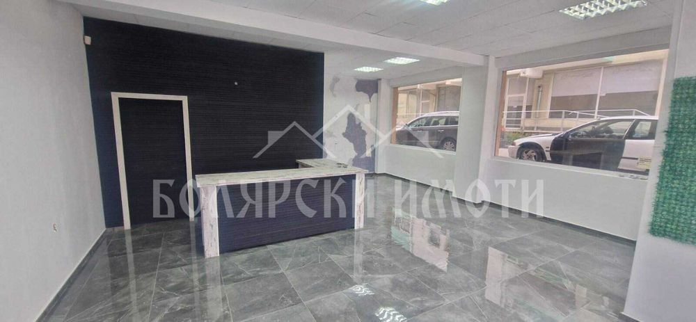 Търговско помещение между две улици близо до Лидл в Кв. Колю Фичето