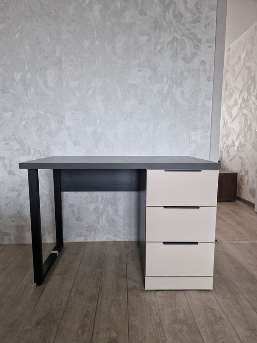 Продам стол, новый!!