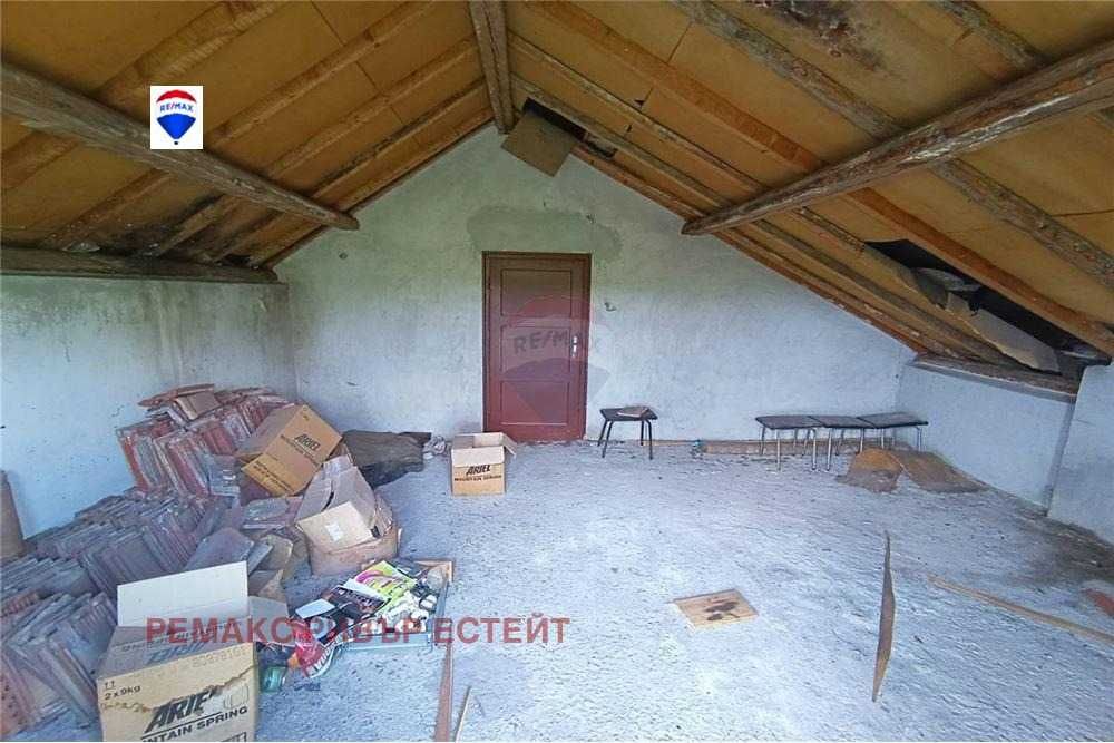 Вила на три етажа в кв. Долапите