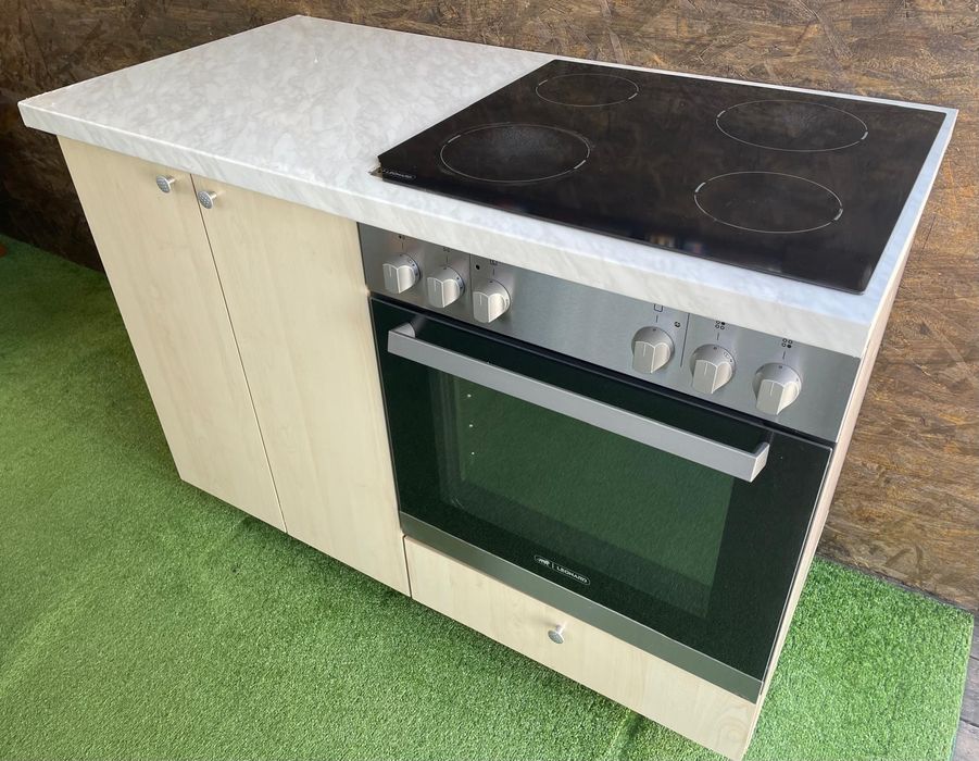 Кухненски шкаф с вградена фурна и котлони