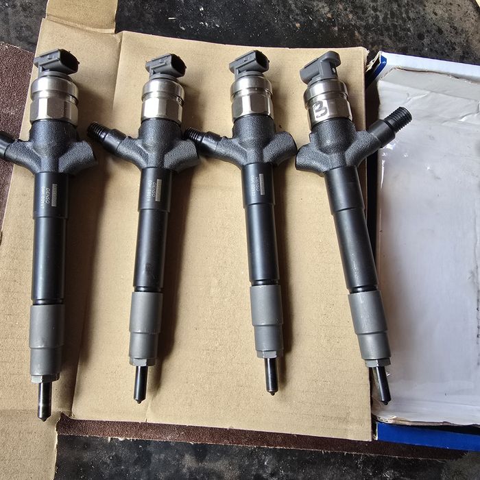 Vând injectoare mitsubishi l200 2007 motor 2.5 136hp