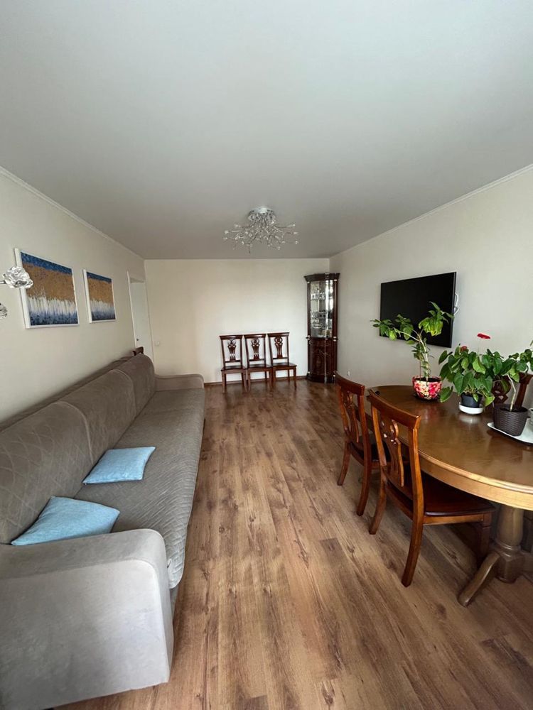 Продается 2 комн квартира , 5 мкрн