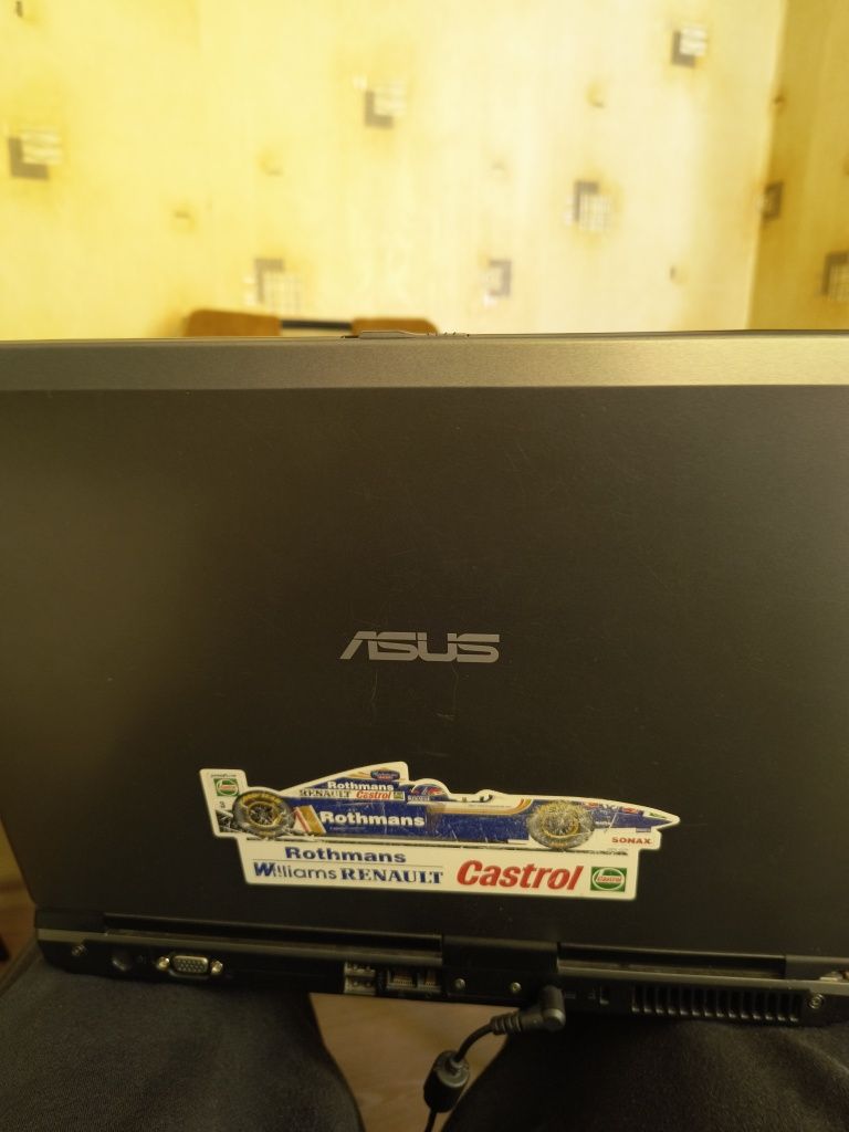 Продавам лаптоп Asus model X51R