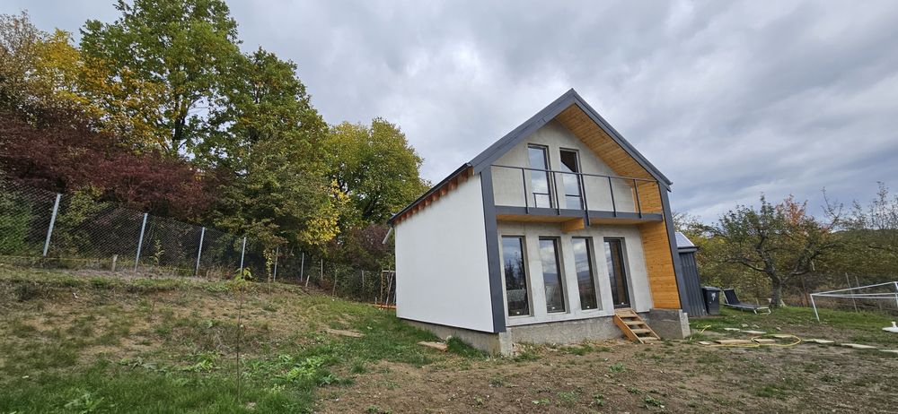 Vând teren cu cabana zona Cristian