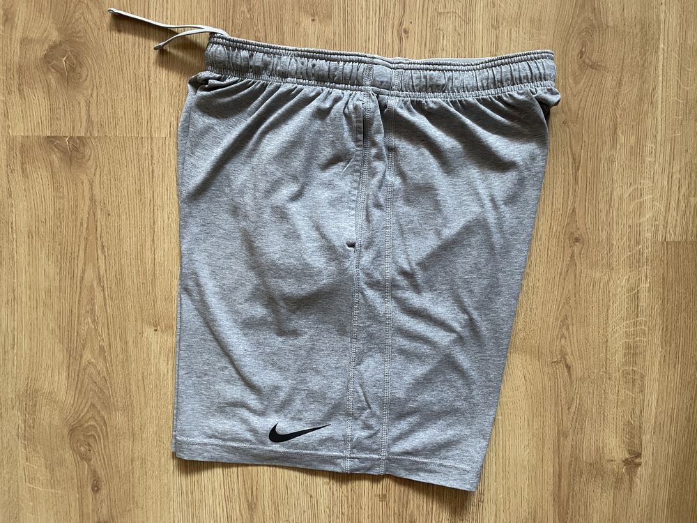 Nike Dri Fit Grey Shorts L