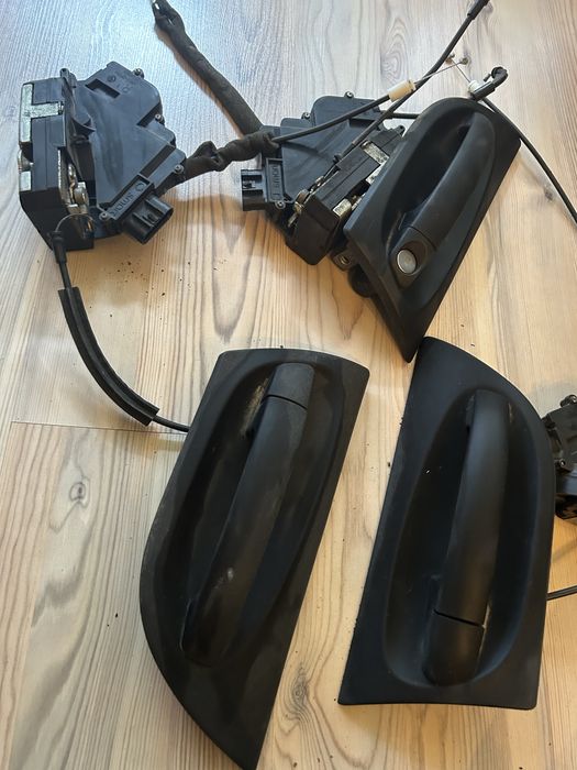 Sistem de inchidere usi Smart Fourfour