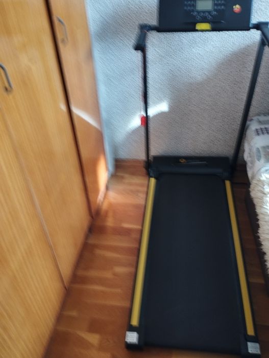 Бягаща пътека UREVO,програмирана,със различни скорости на движение,нов