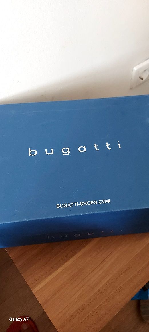 Обувки Bugatti,чисто нови.