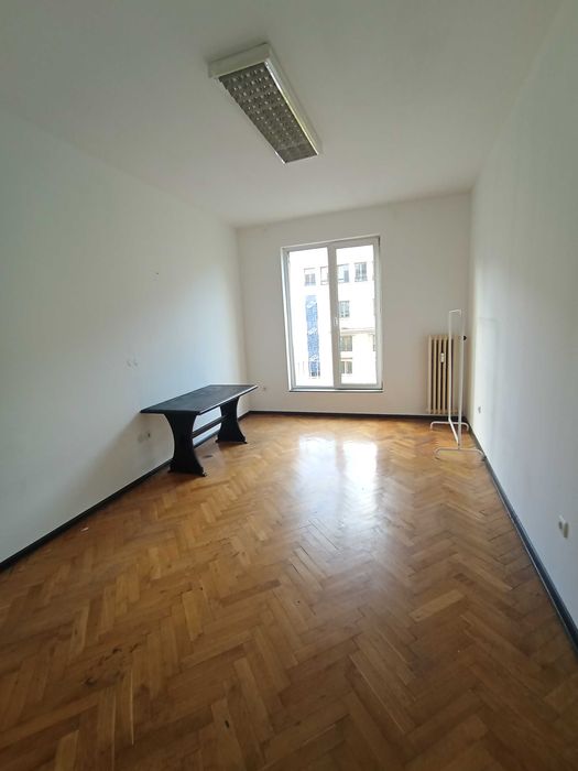 Частно лице отдава тристаен апартамент, 100 кв.м, Идеален Център