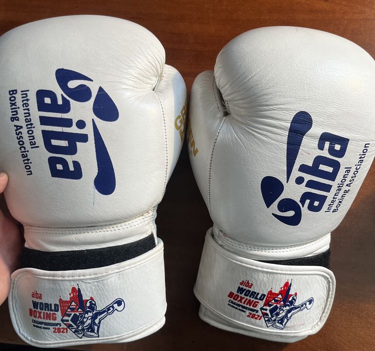 Боксерские перчатки aiba