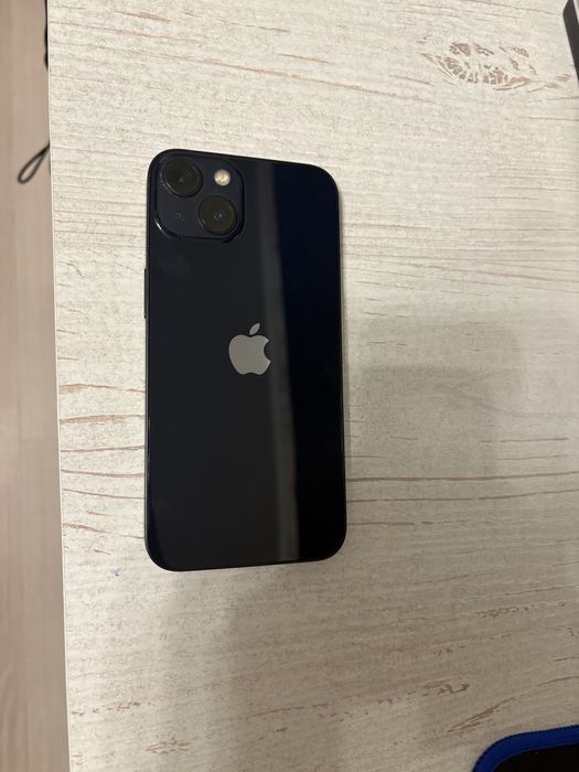 Продам Iphone 13 с коробкой