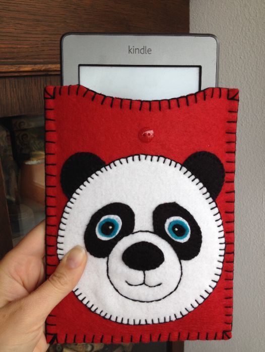 Husa protectie Kindle model panda, produs handmade din fetru.