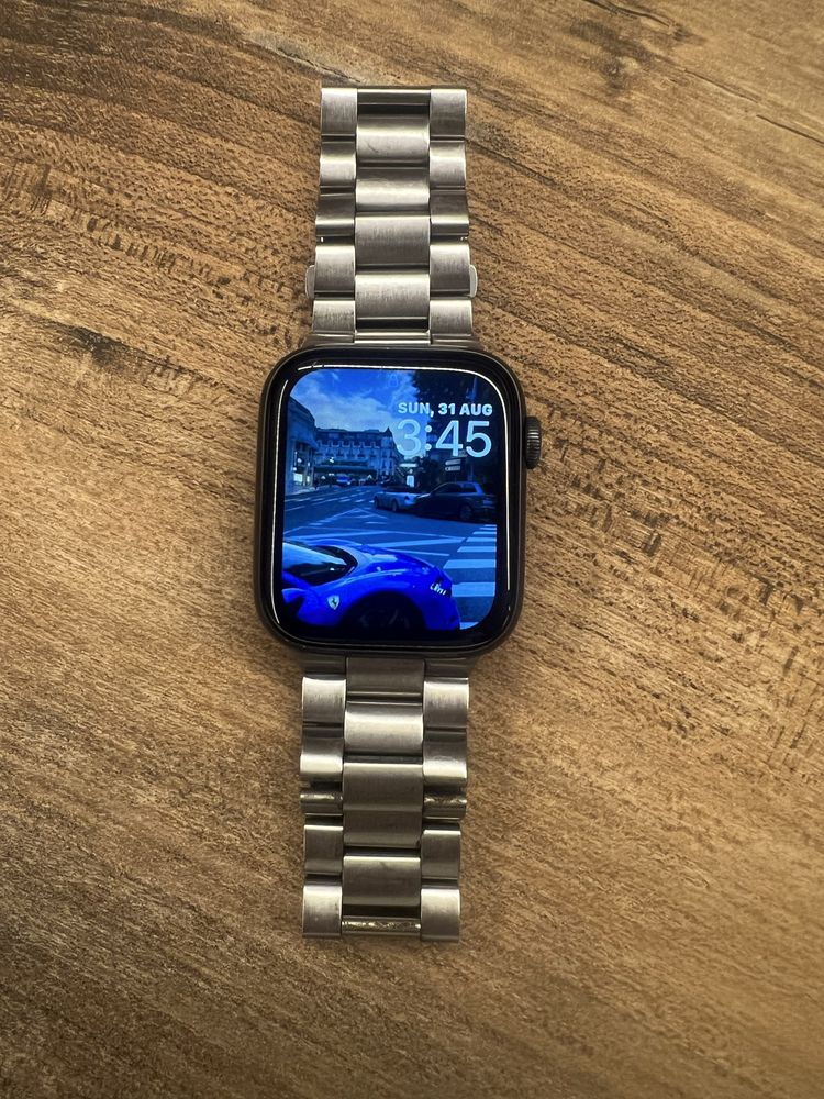 Apple Watch Series 5 - 44mm - Space Grey