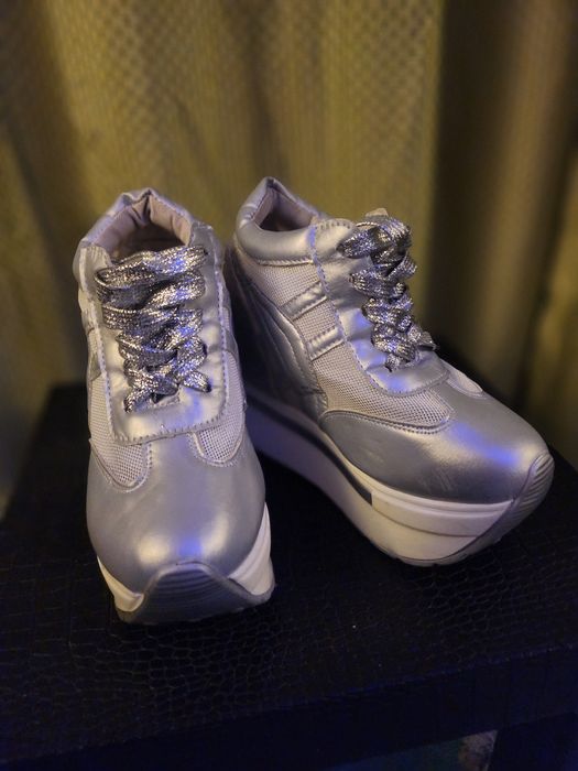 Маратонки на платформа