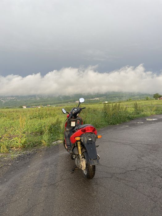 Vand scuter suzuki 50cc pe benzina 2t