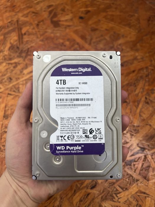 Хард 4ТБ внутрений диск