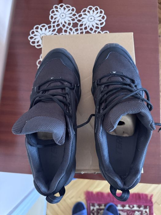 Adidasi marca ADIDAS model TERREX