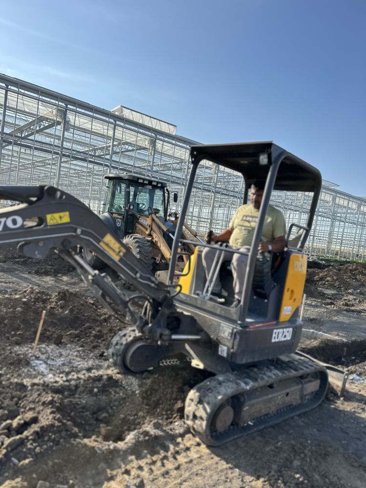 Inchiriez miniexcavator miniincarcator buldoexcavator demolari