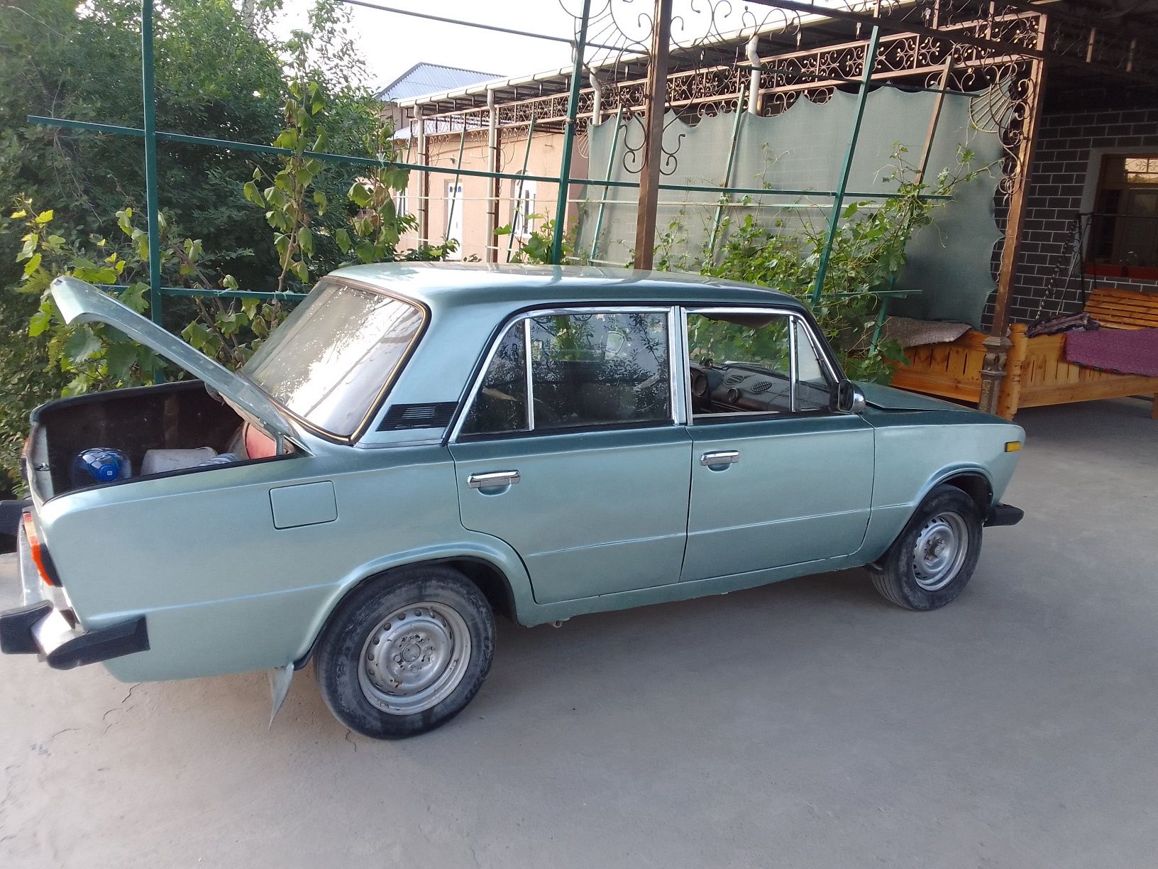 Автомашины  Ваз-21063
