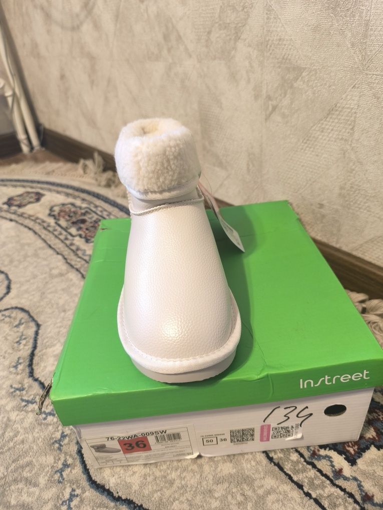 Продам угги, молочного цвета, размер 36