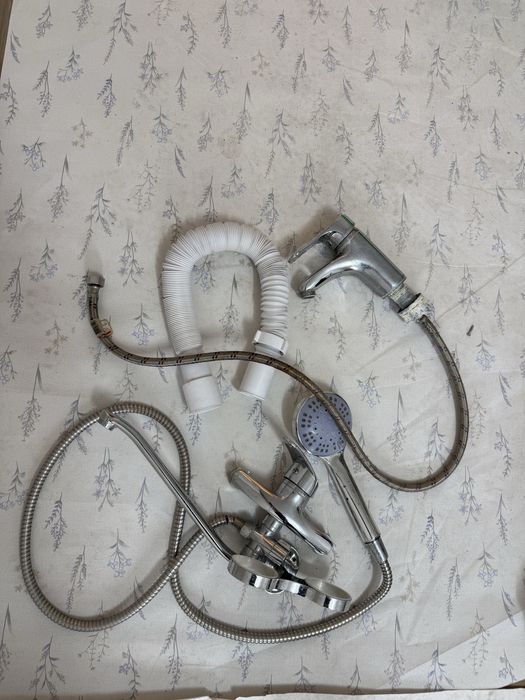 Надежные смесители для ванны и раковины, рабочие