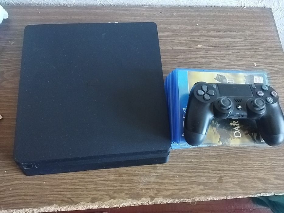 PS4 - игровая приставка, + геймпад