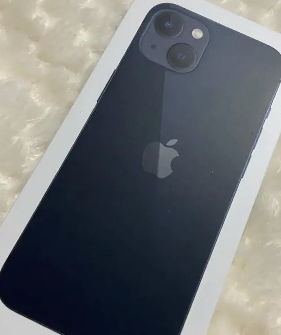 iPhone 13 NOU • Sigilat • Neverloked • 128 GB