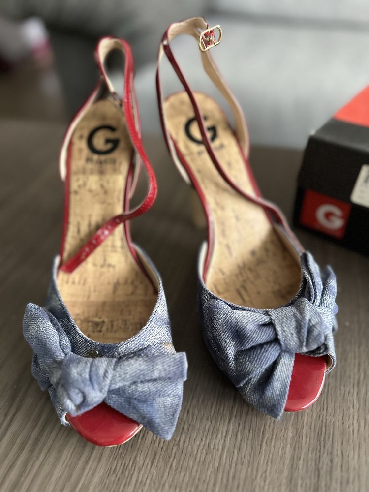 Sandale Guess din blug si lac, marimea 39, purtate de 2 ori