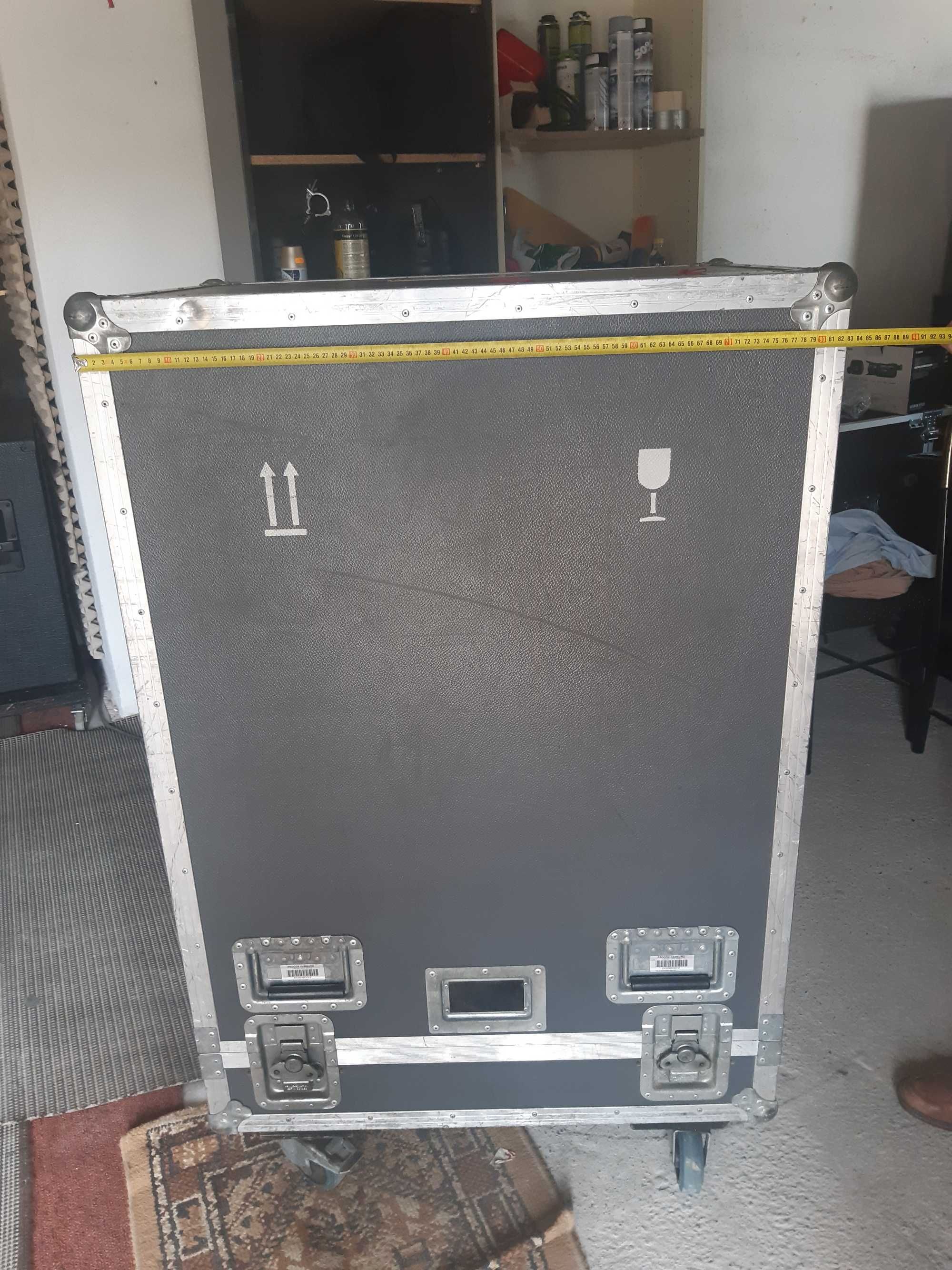 Flight case transport echipamente