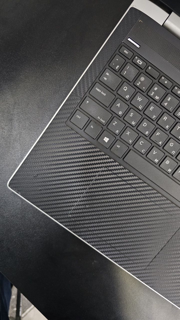 Hp bu Hamma navaroti universal bo'lgan noutbuk izlaganlar bormi ?