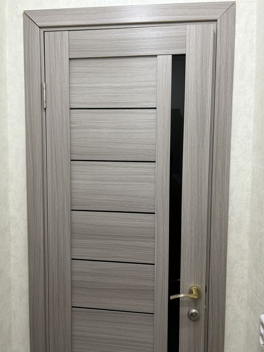 Двери межкомнатные б/у