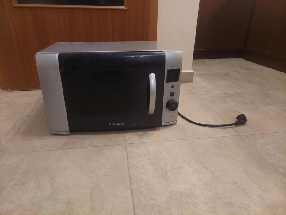 Микровълнова печка Elektrolux