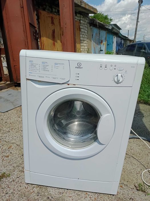 Продам стиральную машину indesit на запчасти