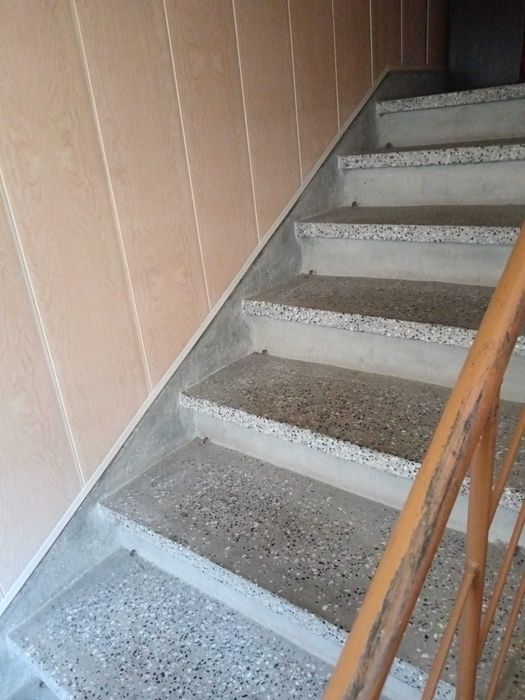 Двуетажна къща полуобзаведена гр. Тополовград обл. Хасково