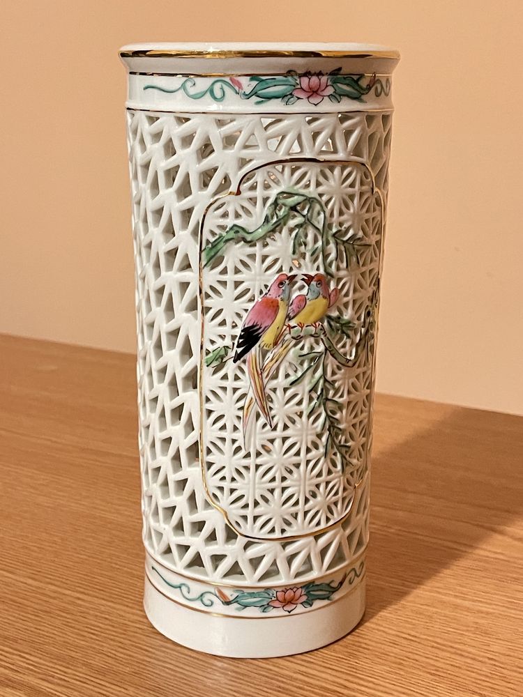Vaza decorariva portelan fin, brodat, anii 70'