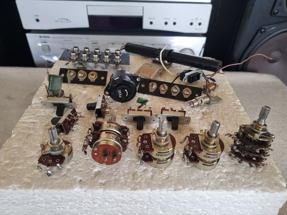 Pachet Potentiometre Alps, Comutatoare, etc. Perfecta stare.