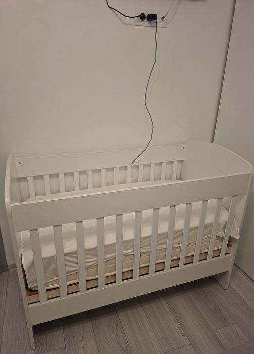 Patut (dimensiunea 60/120) si saltea