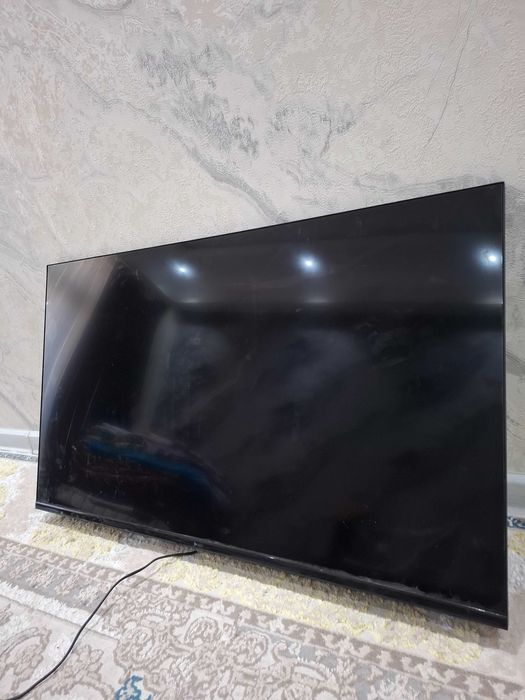 Televizor ekrani darz ketgan