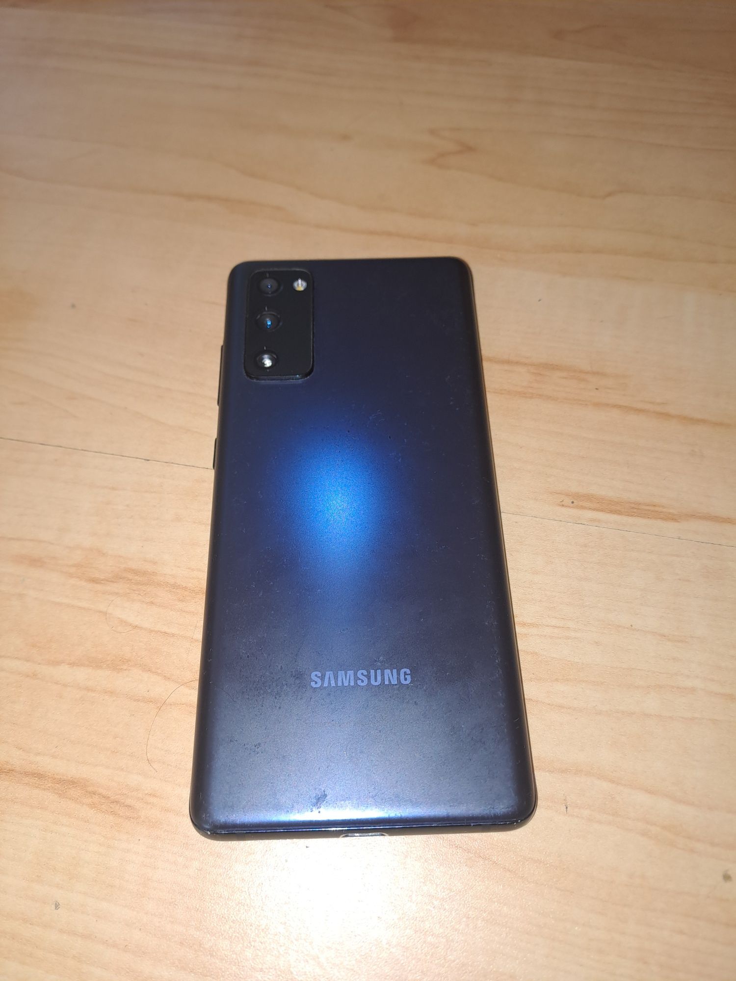 Samsung S 20 FE Перфектен
