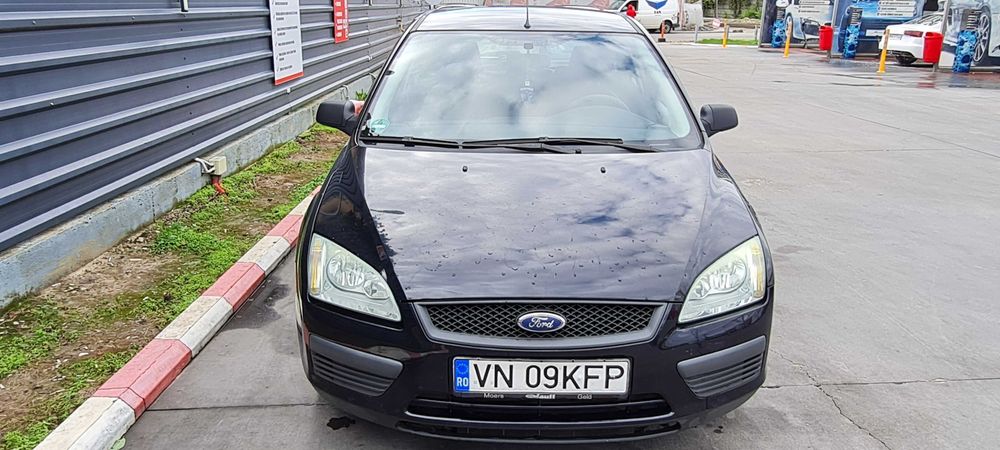 Vand  Ford Focus  an fabricatie 2005, 1.6 Benzina, Berlina cu Hayon