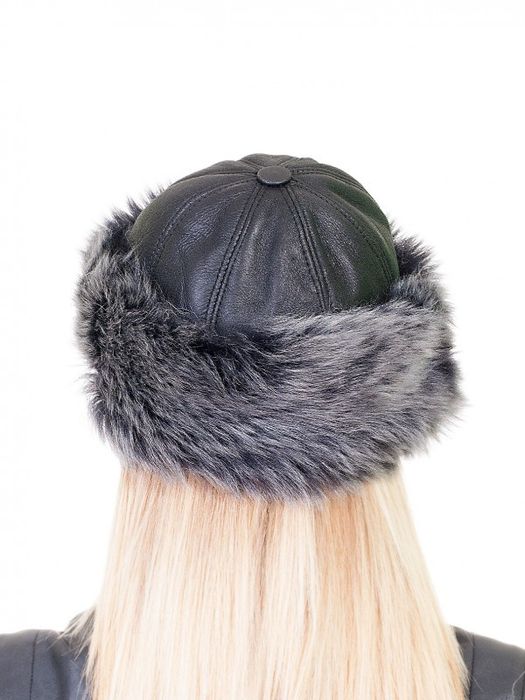 Шапка от естествена кожа пухкава