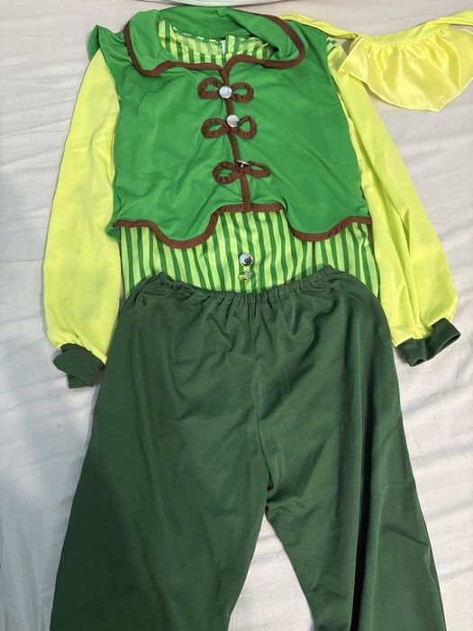 Costum serbare culoare verde cu galben