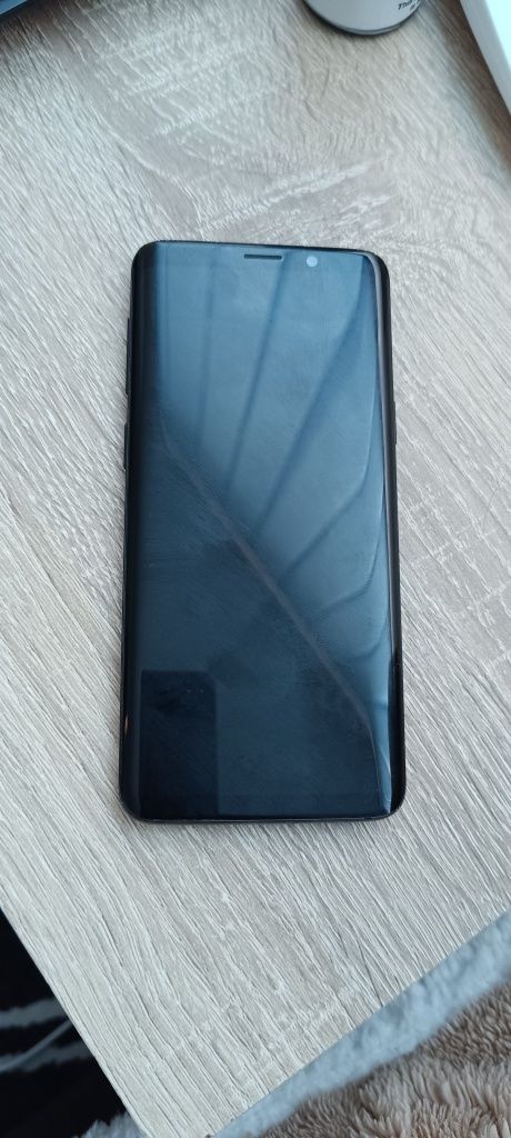 Vând Samsung s9 display spart