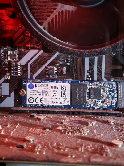 Vând unitate centrala +monitor tastatura.