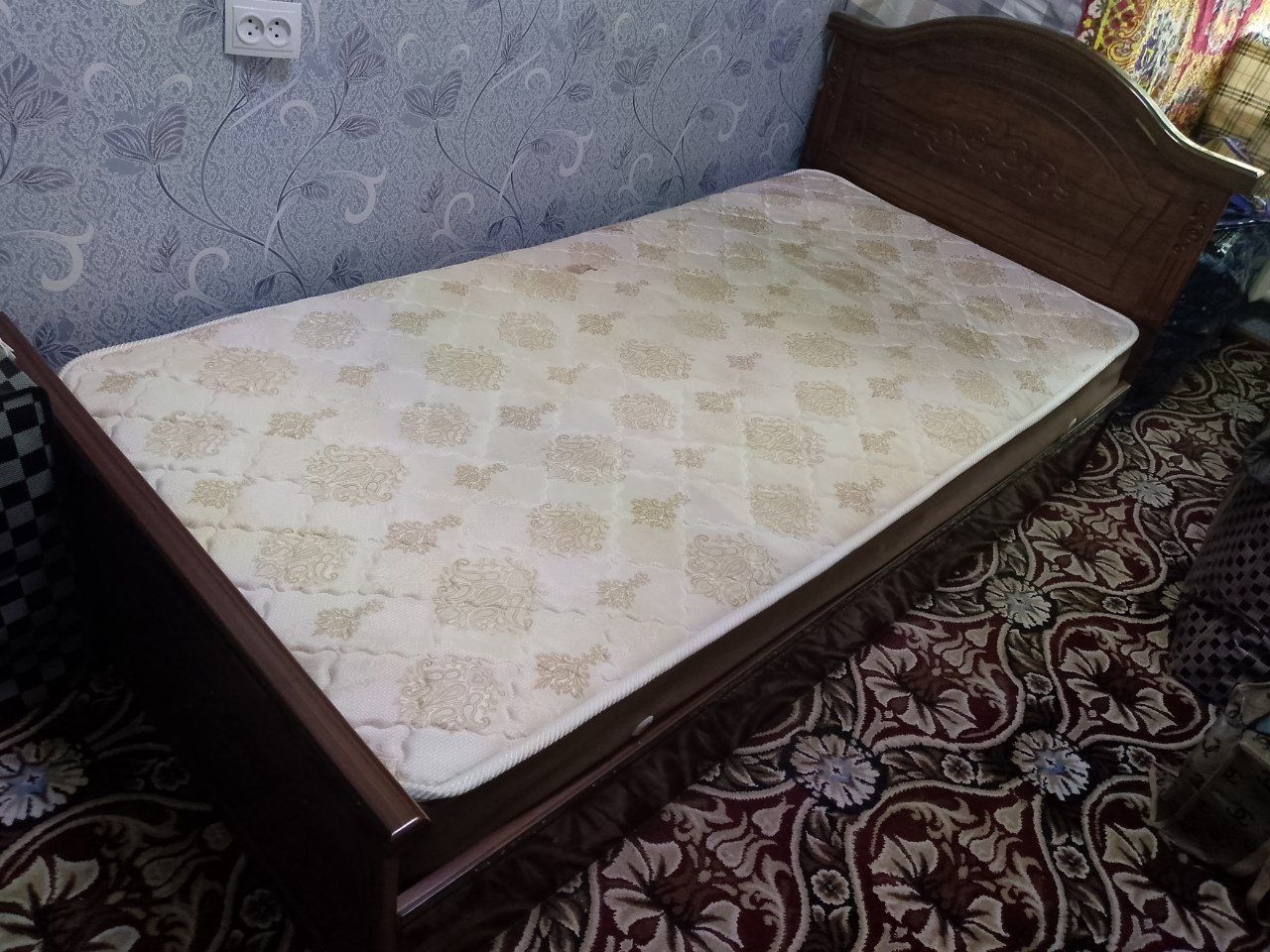 Продаётся односпальная кровать 2 штука