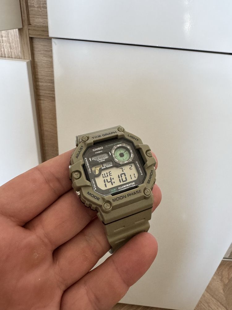 Часовник casio тъмно зелен