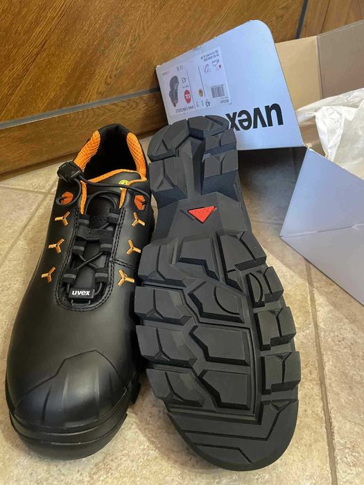 Обувки "Uvex "- нови