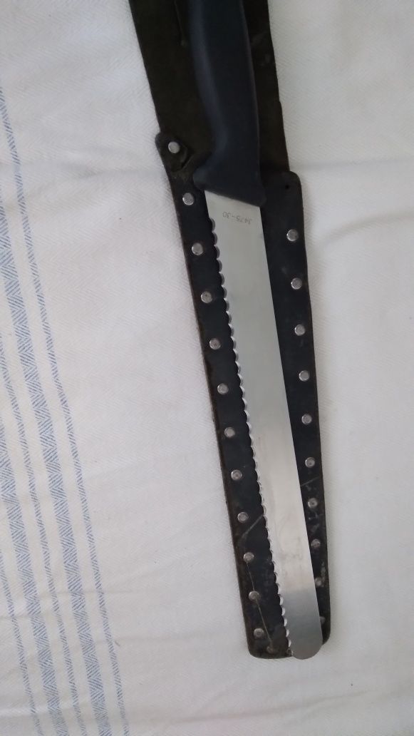 Професионален оригиналнален нож за рязане на изолация.