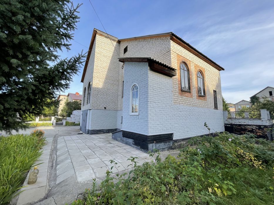 Продам Куленовка- коттедж- центральное отопление с  баней+бассейн